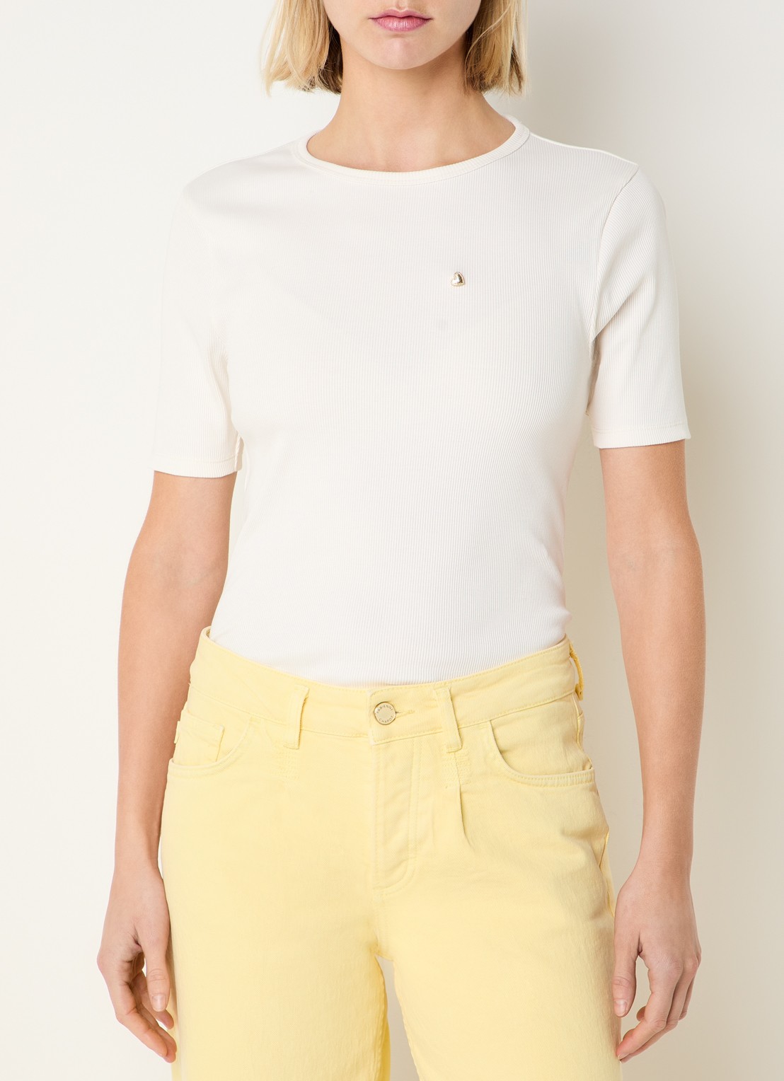 Fabienne Chapot Tanja T-shirt met ribstructuur - detail gebroken wit