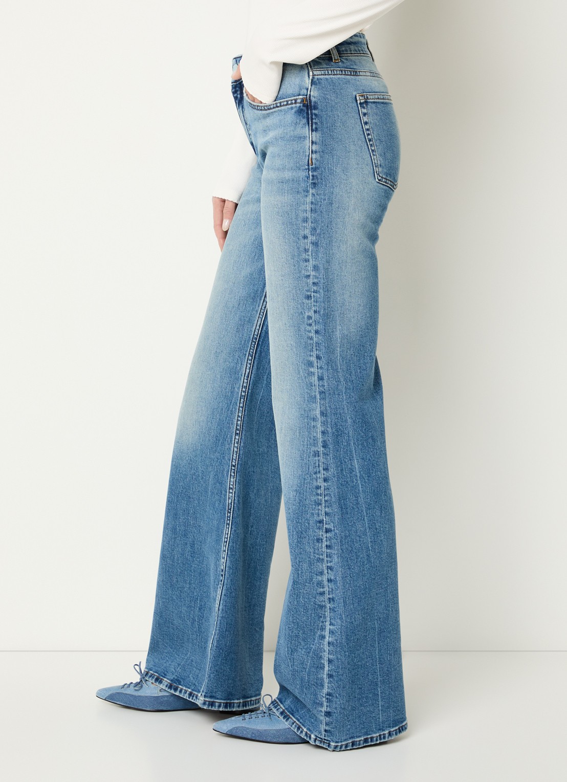 Fabienne Chapot Vic high waist flared jeans met medium wassing - detail 4 indigo