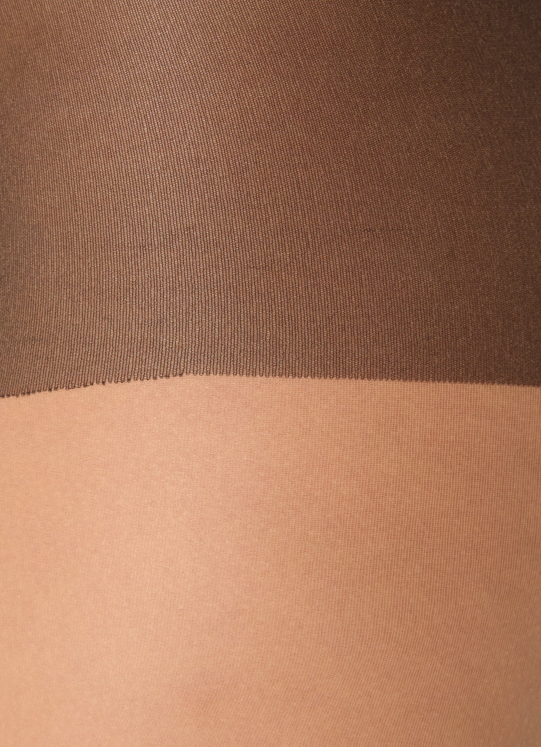 Falke Corset panty in 20 denier - detail 6 donkerbeige