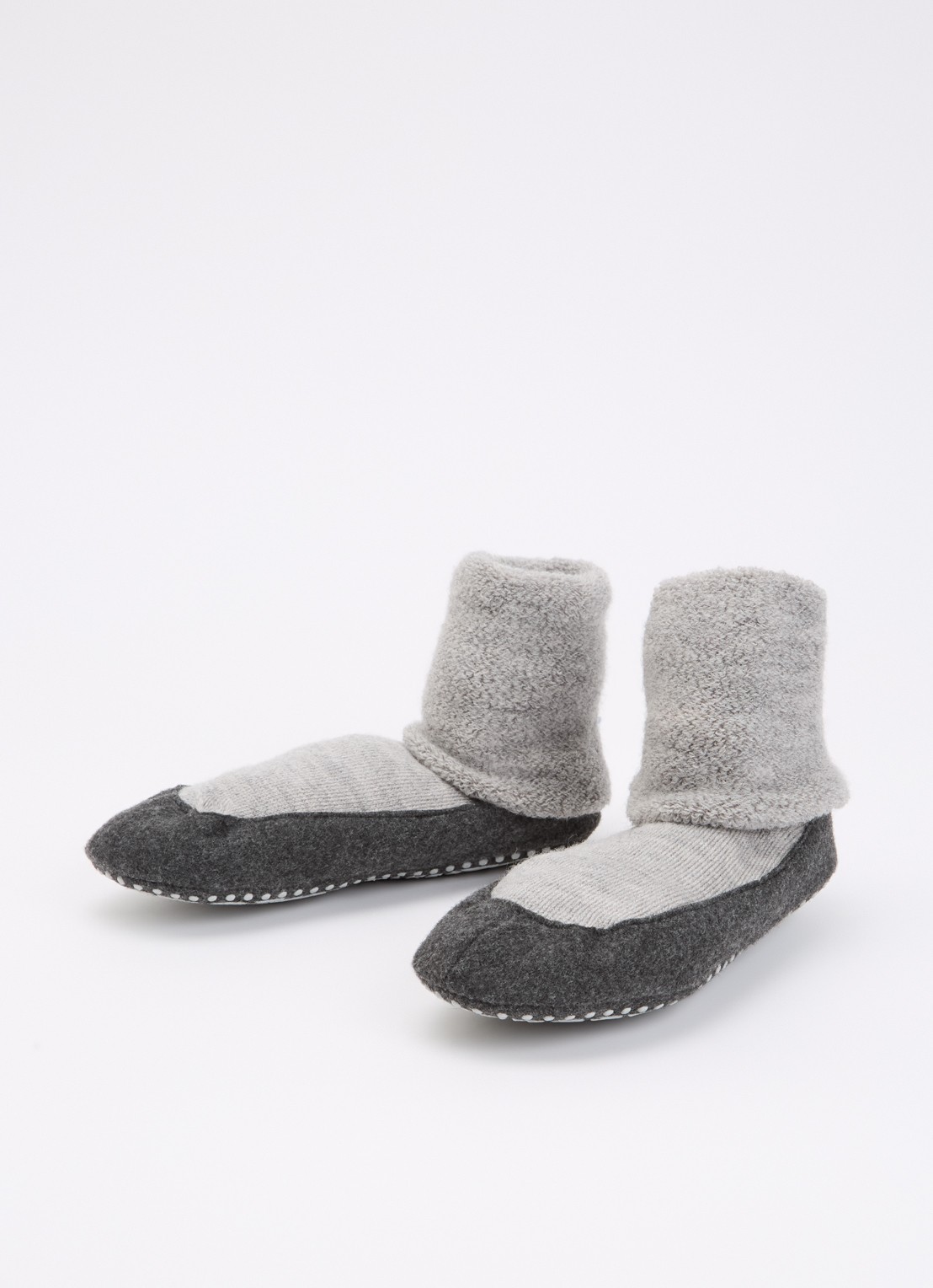 Falke Cosyshoe pantoffel in wolblend met anti-slip - detail lichtgrijs