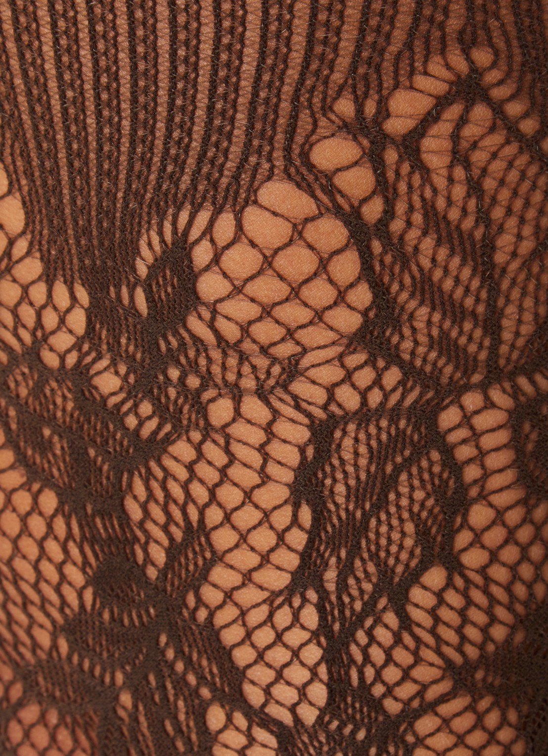 Falke Holy netpanty met opengewerkt dessin - detail hazelnootbruin