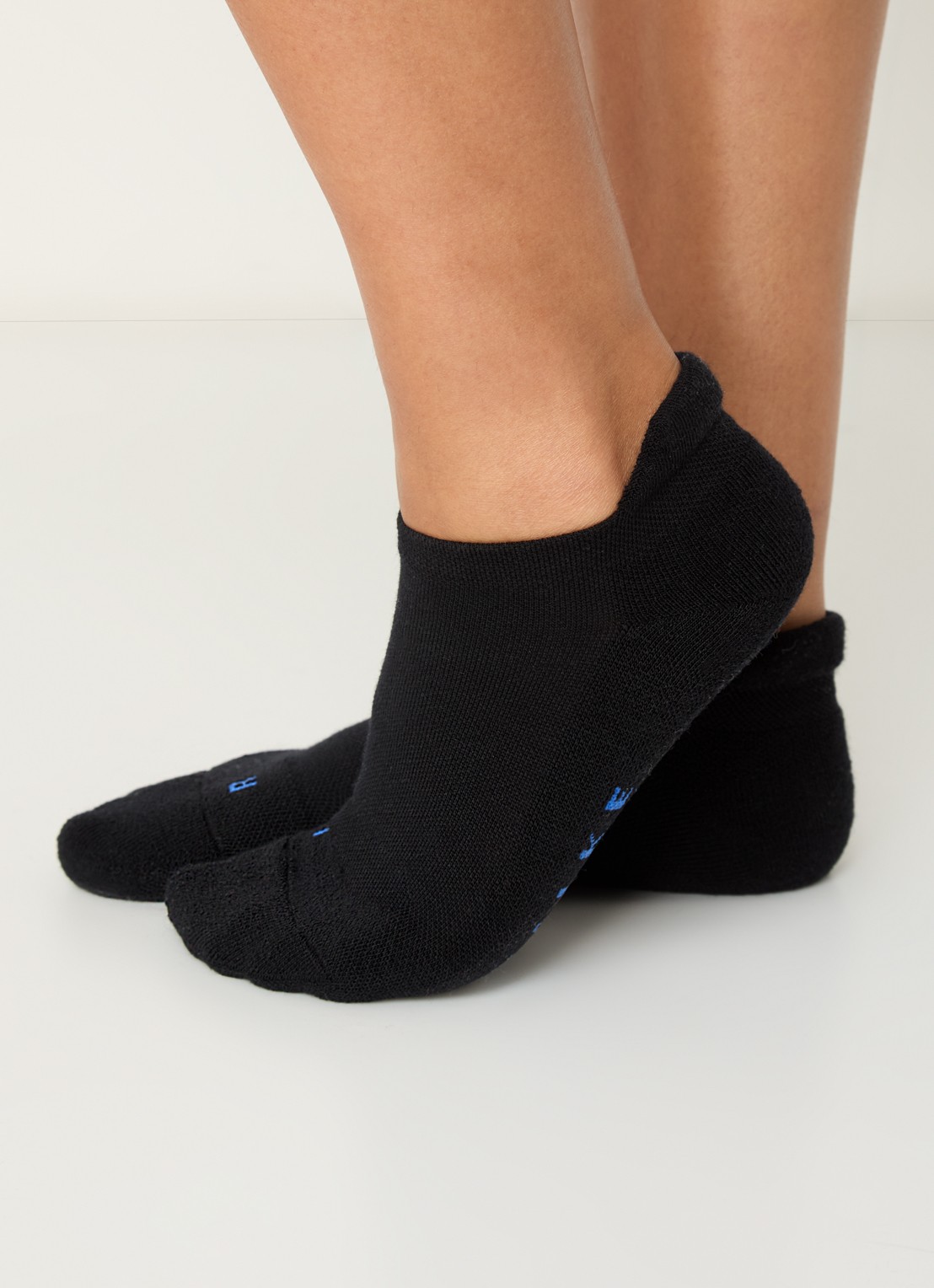 Falke Keep Warm sneakersokken in scheerwolblend - voorkant 5 zwart