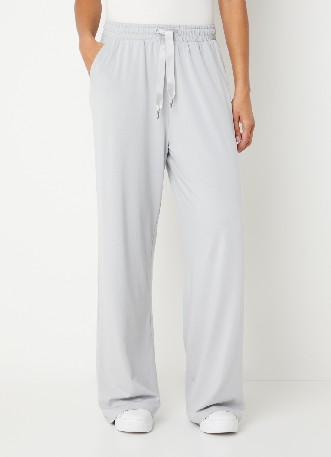 Falke Leisure high waist wide fit broek met steekzakken - detail 4 lichtgrijs