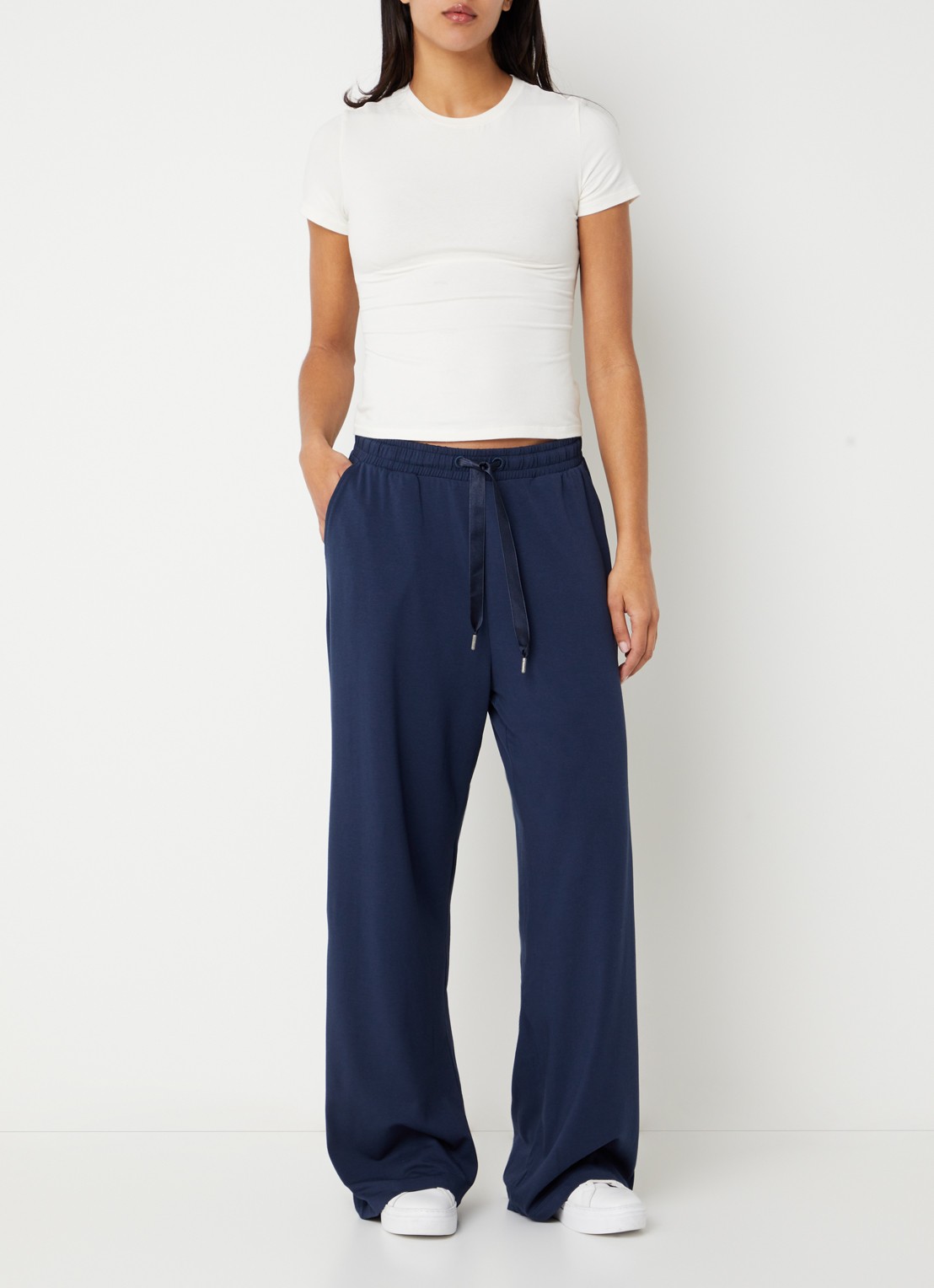 Falke Leisure high waist wide fit broek met steekzakken - voorkant 2 royalblauw