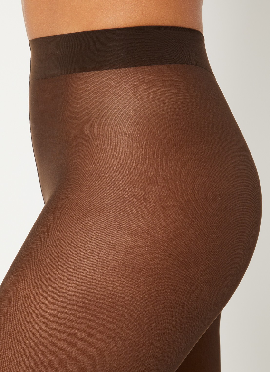 Falke Matte Deluxe panty in 30 denier - detail 2 bruin