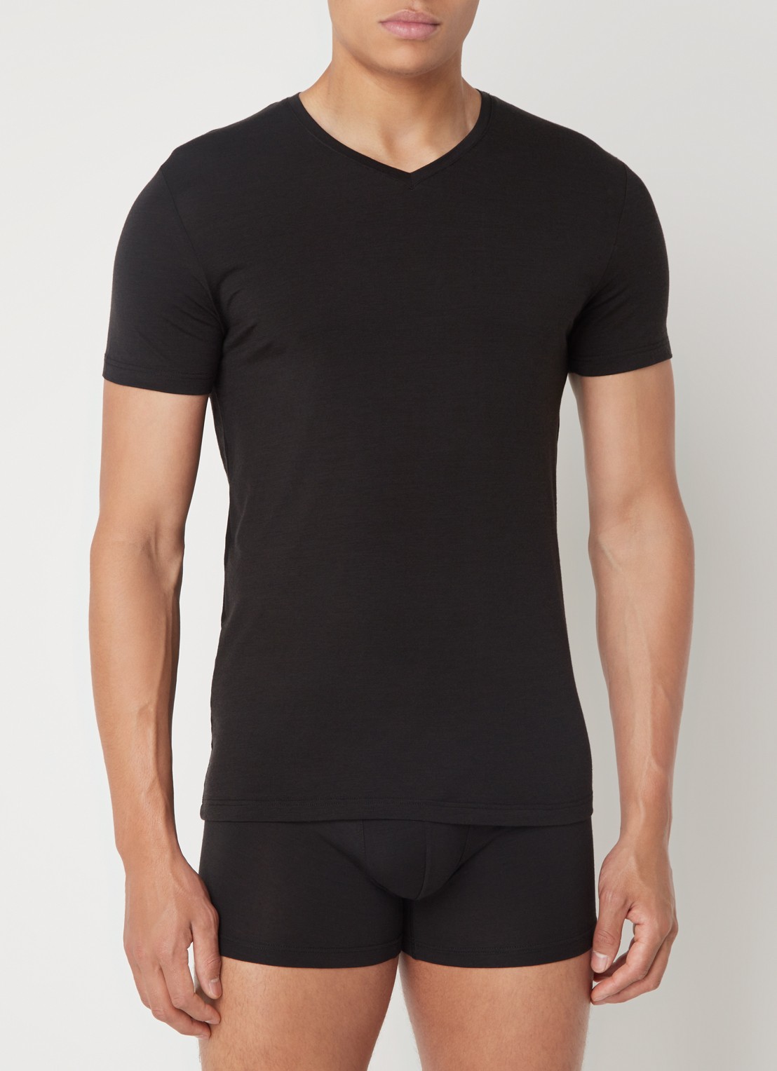 Falke T-shirt in wolblend met V-hals - detail 4 zwart