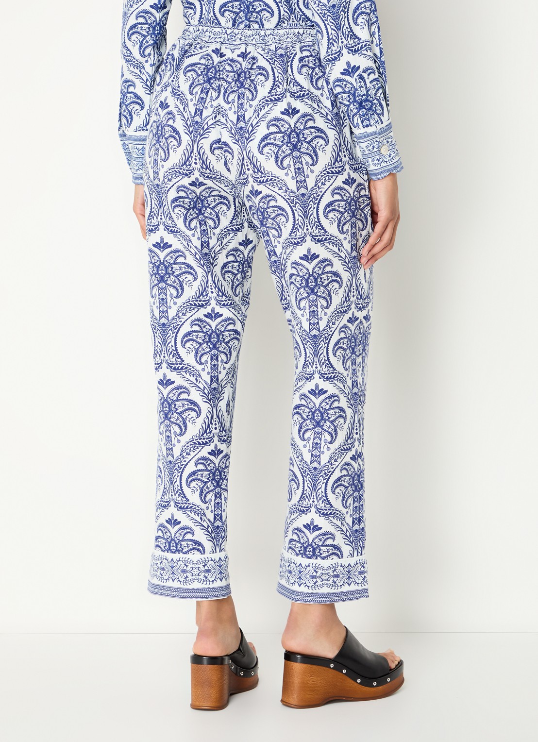 Farm Rio Blue Tropical mid waist straight fit cropped broek in linnenblend met paisley dessin - achterkant 2 kobaltblauw