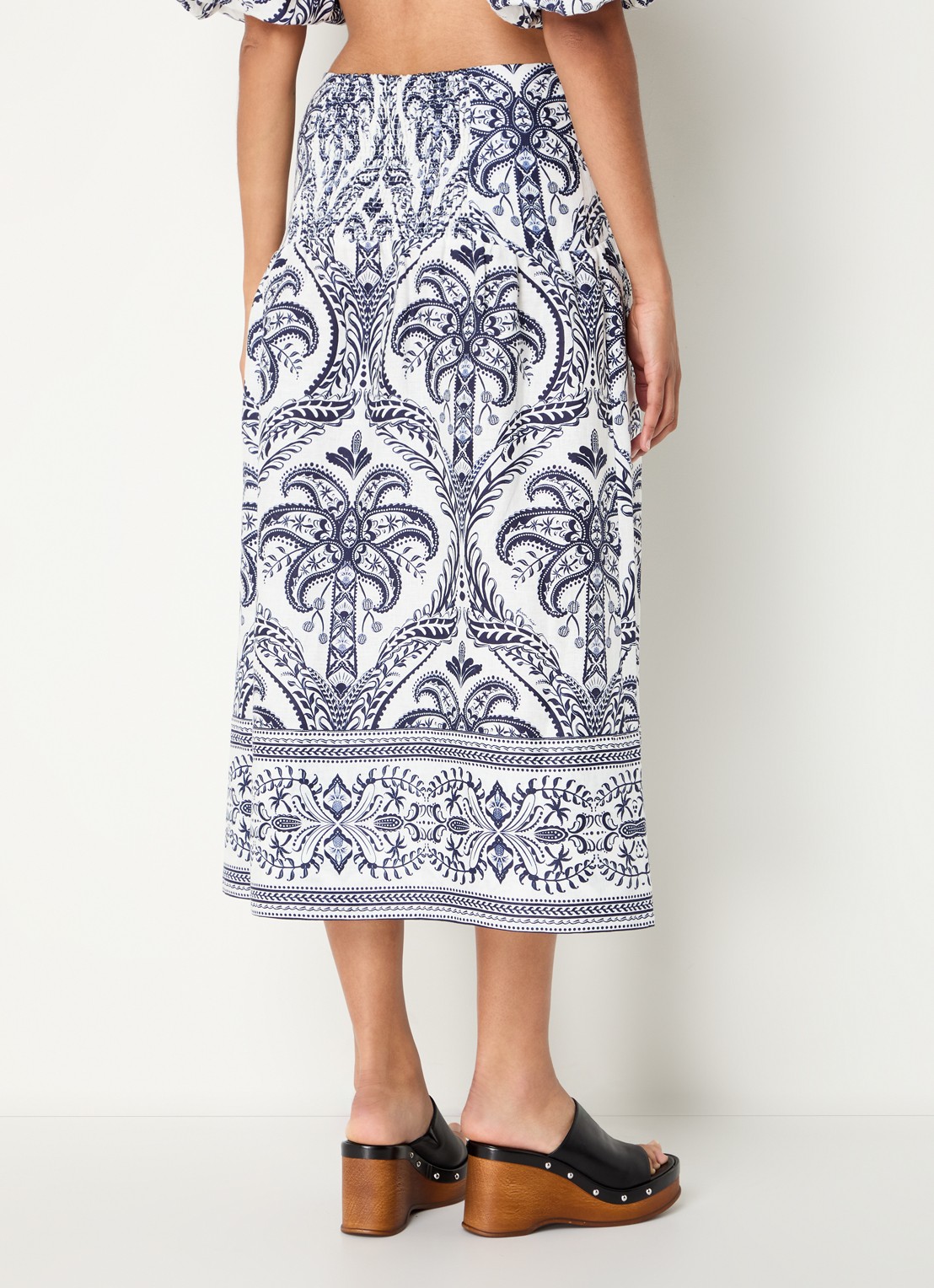 Farm Rio Blue Tropical midi rok van linnen met paisley dessin - achterkant 4 gebroken wit