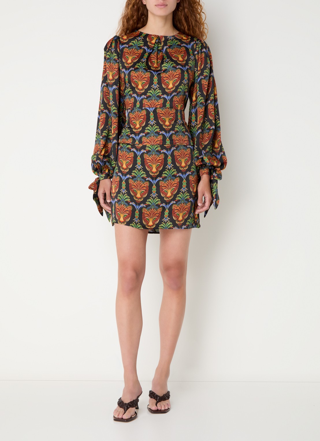 Farm Rio Boho mini tuniekjurk met print en strikceintuur - voorkant 3 zwart