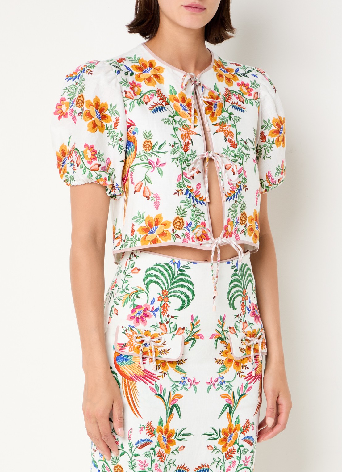 Farm Rio Delicate Forest cropped blouse van linnen met bloemenprint - detail 4 gebroken wit