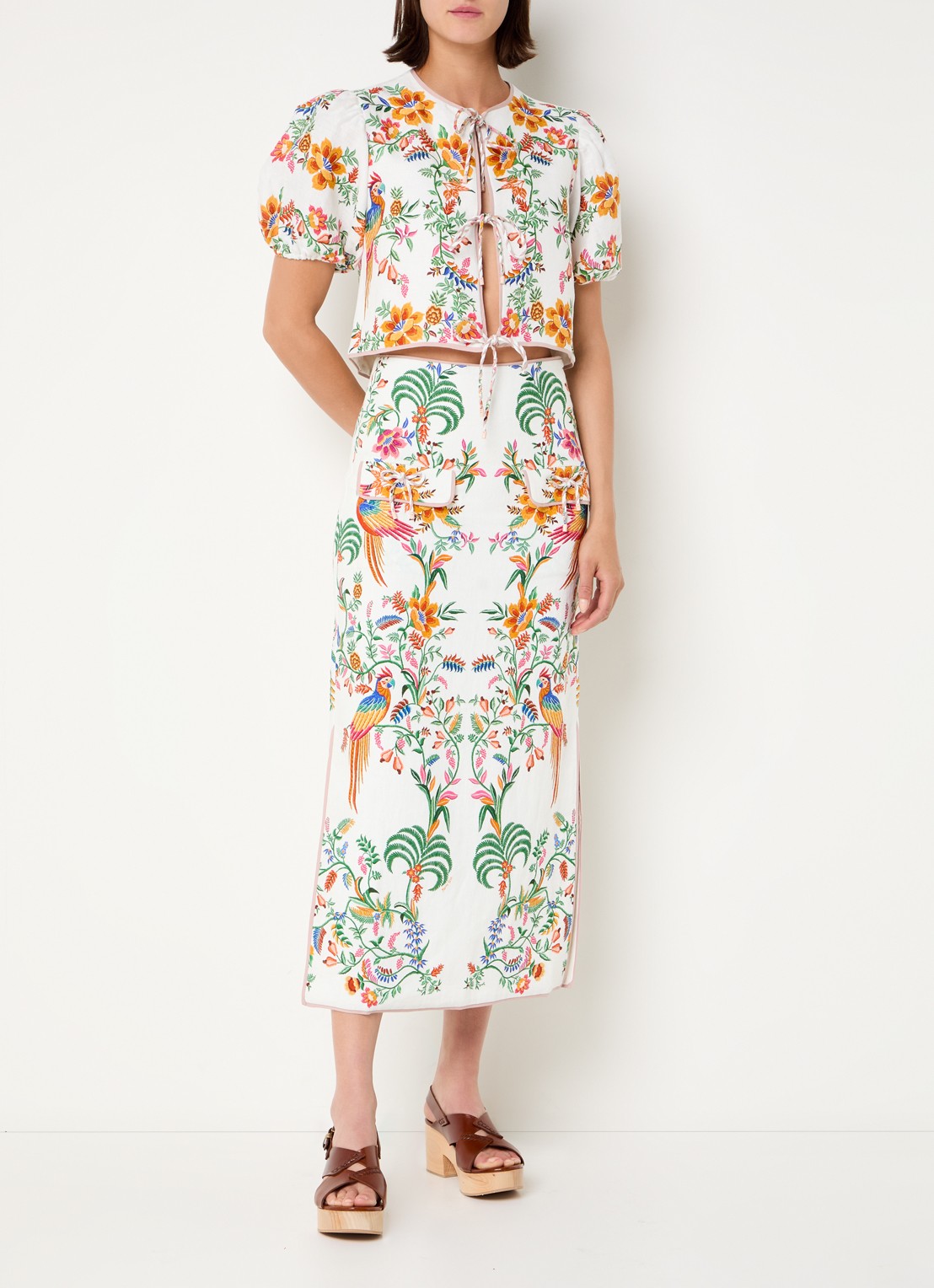 Farm Rio Delicate Forest cropped blouse van linnen met bloemenprint - voorkant 2 gebroken wit