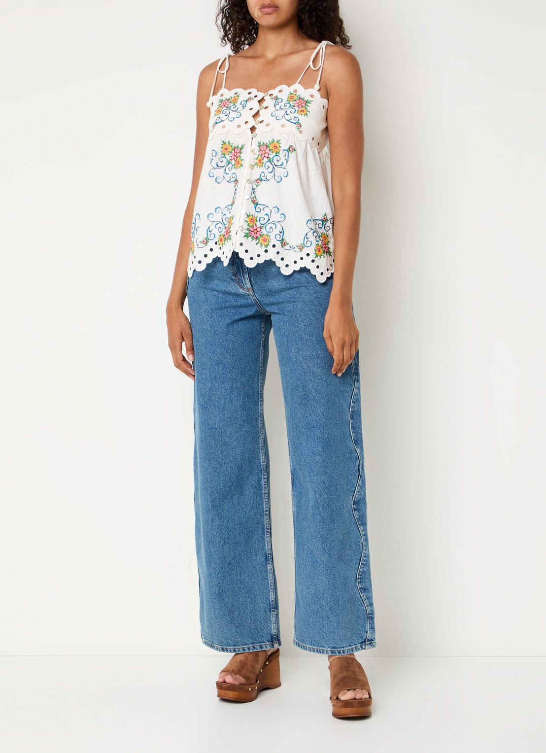 Farm Rio Grandma's Treasure top in linnenblend met bloemenborduring - voorkant 4 gebroken wit