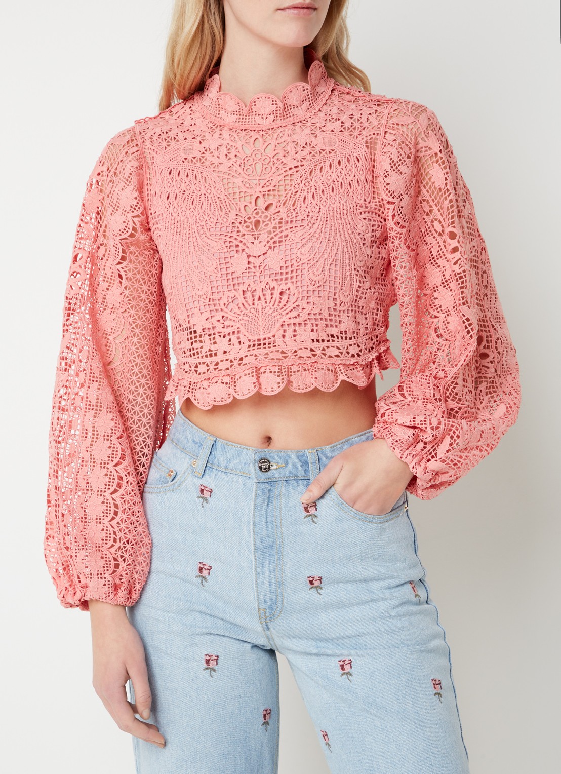 Farm Rio Guipure crop top van broderie met ballonmouw - detail 4 zalmroze
