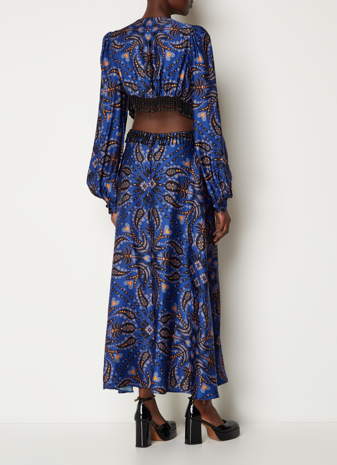 Farm Rio Martina maxi jurk van satijn met kralendecoratie - achterkant donkerblauw