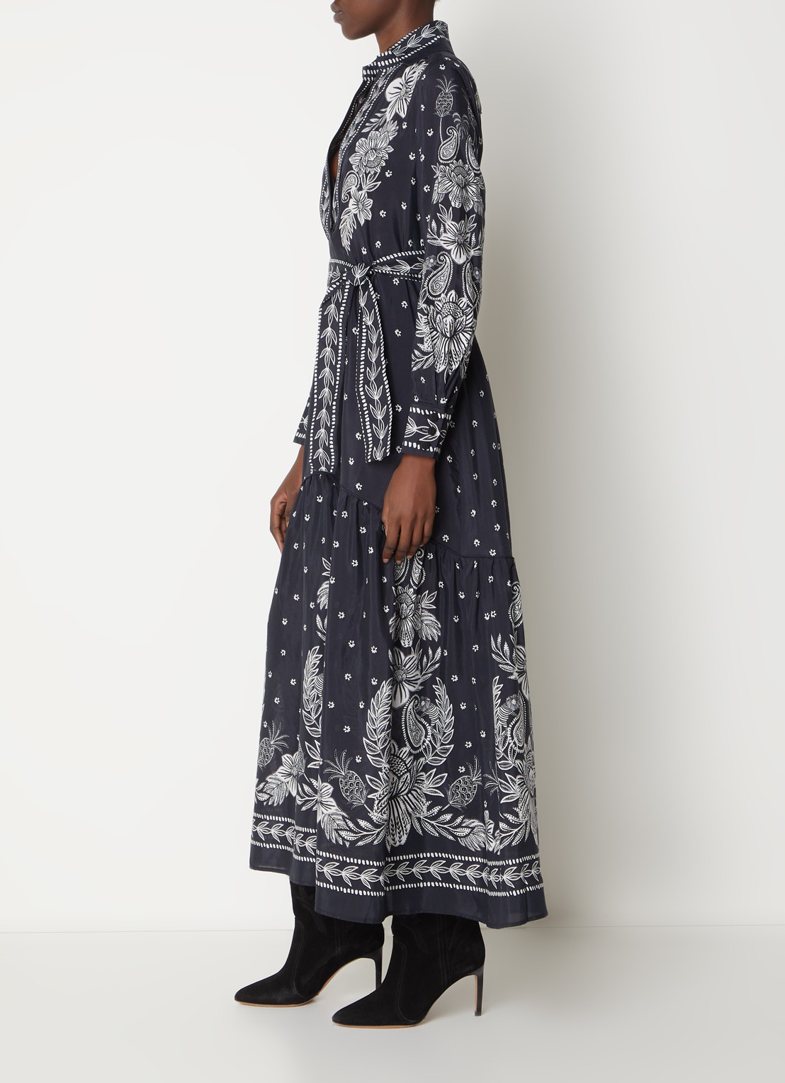 Farm Rio Maxi blousejurk met paisley dessin en strikceintuur - voorkant 3 zwart