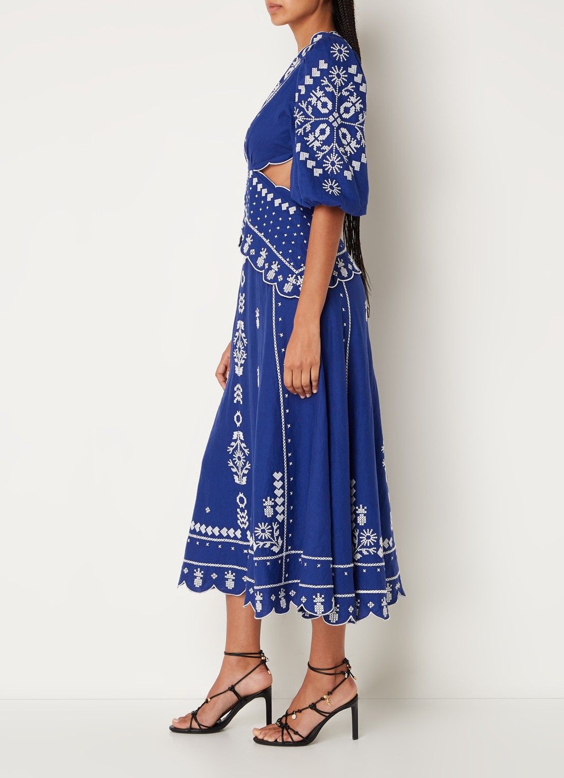 Farm Rio Midi jurk met cut-out detail en bloemborduring - voorkant 5 royalblauw