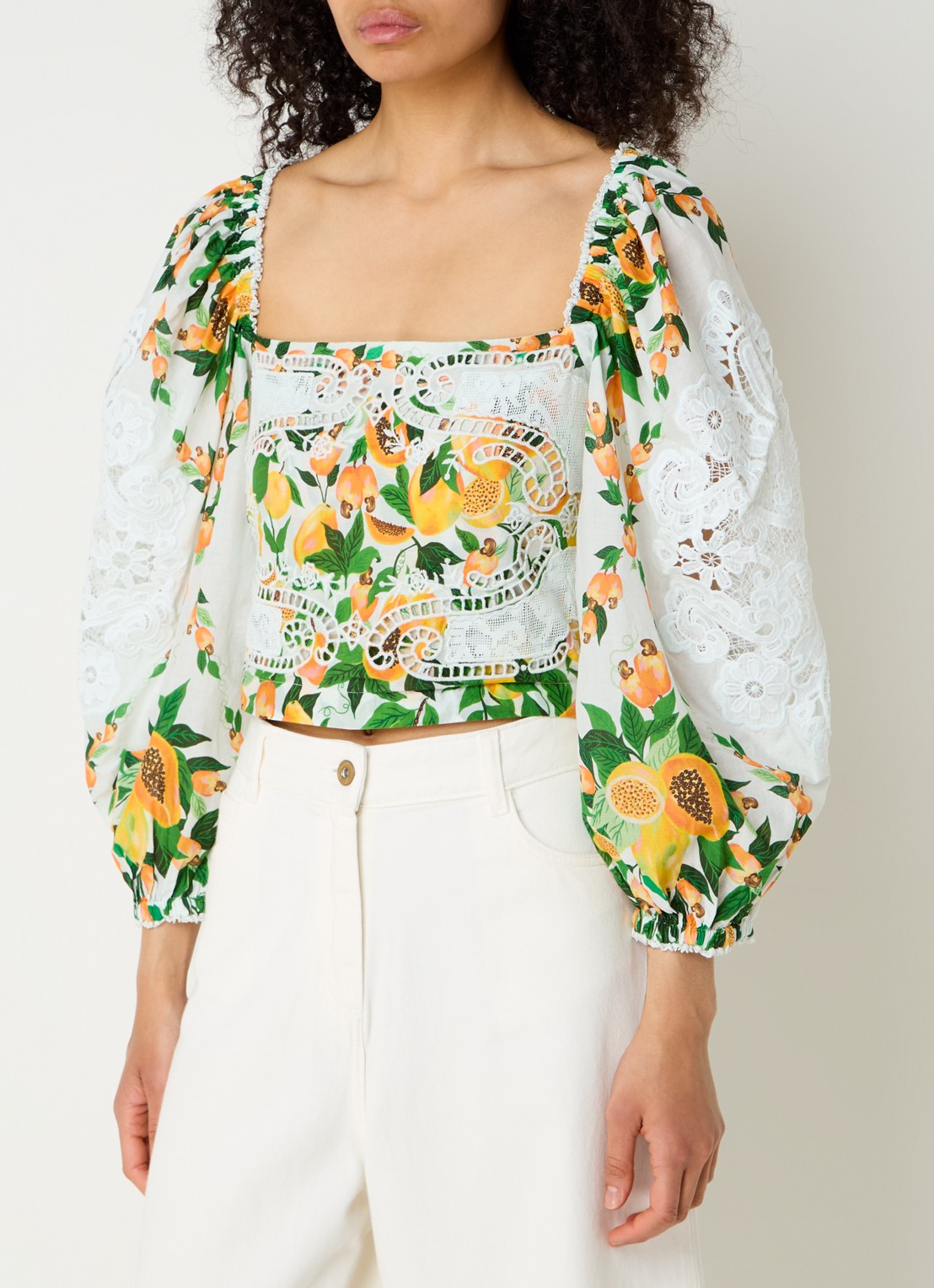 Farm Rio Papaya Salad crop top met print en opengewerkt dessin - detail 2 gebroken wit