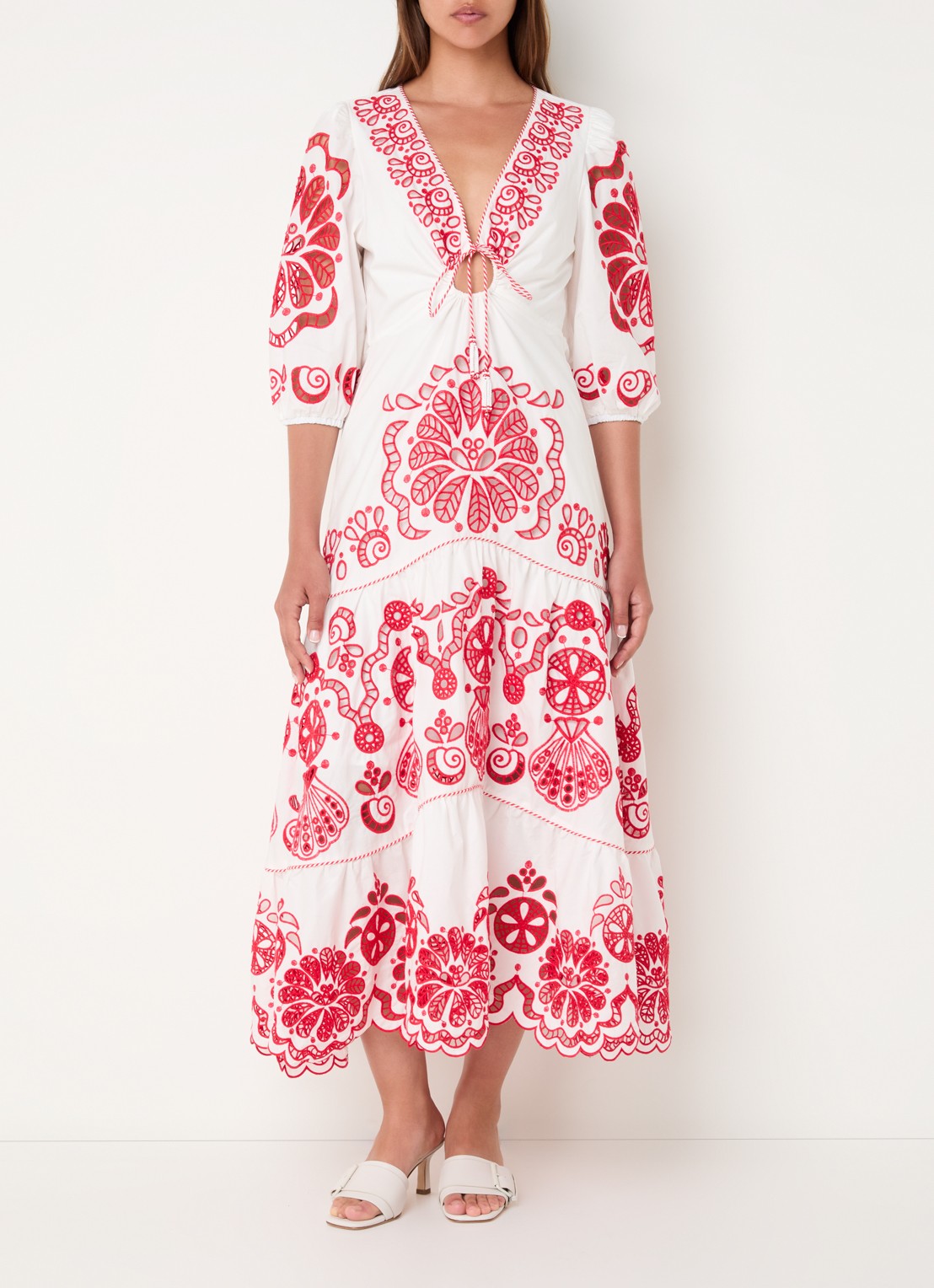 Farm Rio Richelieu midi jurk met broderie en V-hals - detail 3 rood