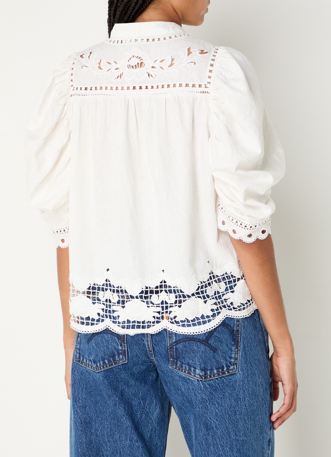 Farm Rio Romantic Richellieu blouse in linnenblend met broderie en pofmouw - achterkant 5 gebroken wit