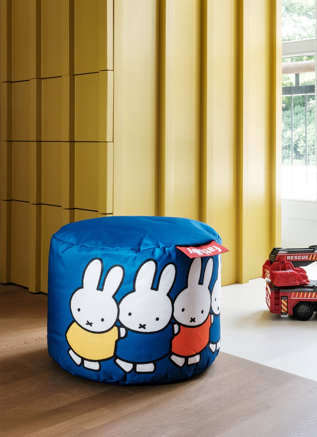 Fatboy Point x Miffy poef 47 x 52 cm - voorkant 5 blauw