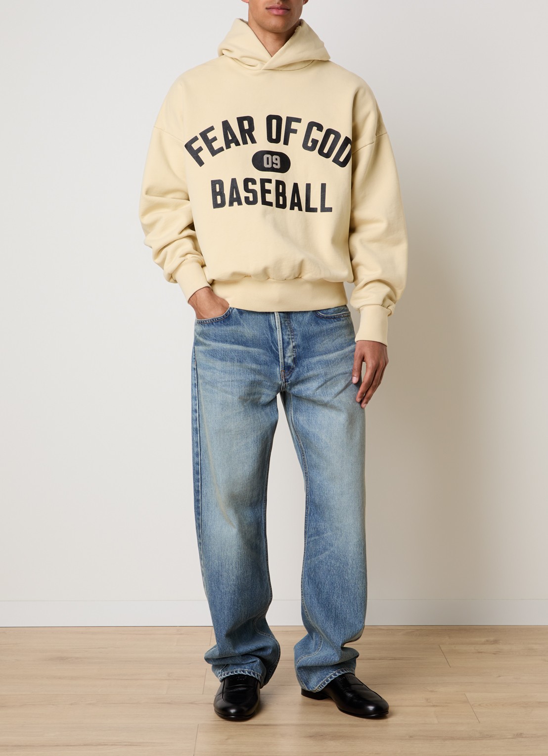 Fear of God 09 hoodie met front- en backprint - voorkant 6 lichtgeel
