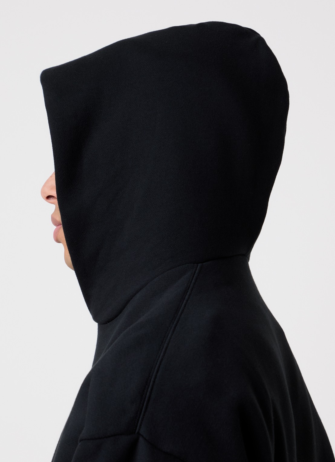 Fear of God Essentials AS25 hoodie met flock logoprint - detail 5 zwart