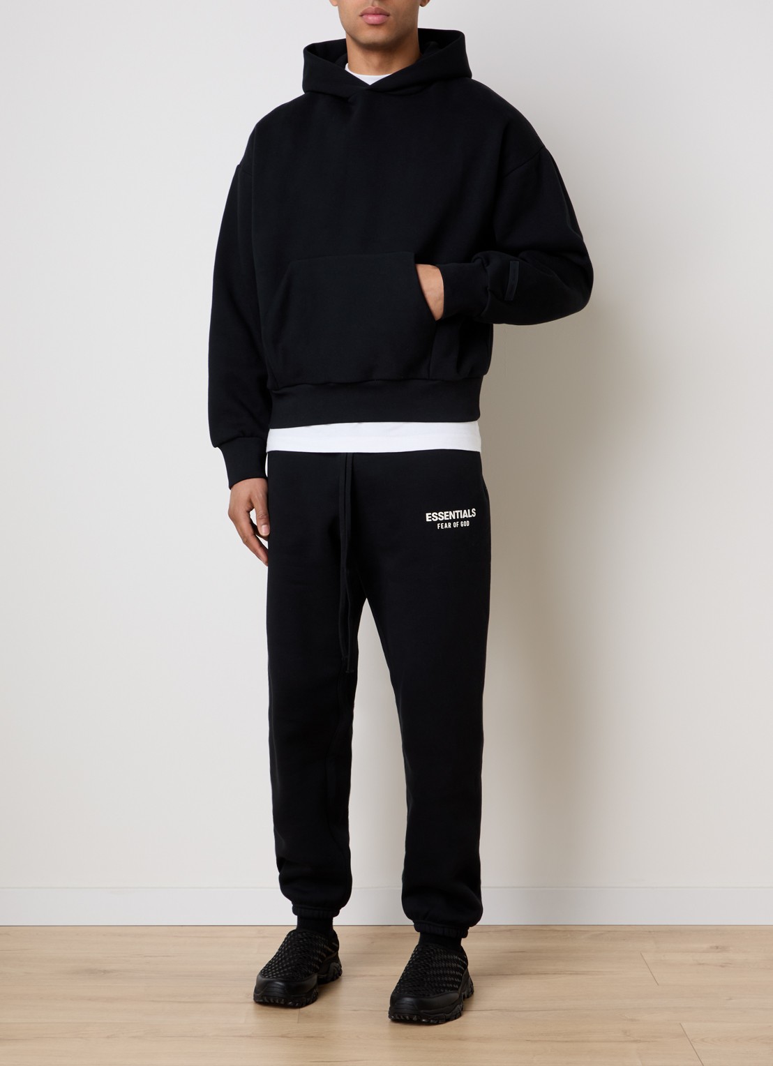 Fear of God Essentials AS25 hoodie met flock logoprint - voorkant 3 zwart