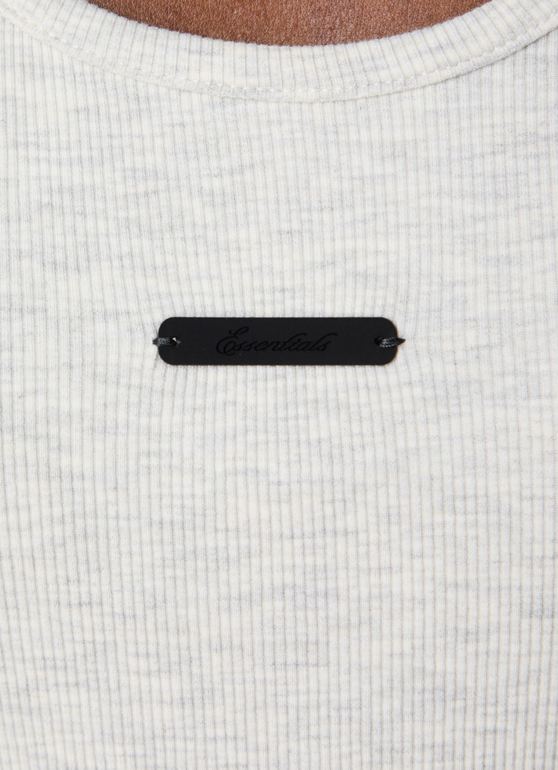 Fear of God Essentials Cropped tanktop met logo - detail 5 gebroken wit