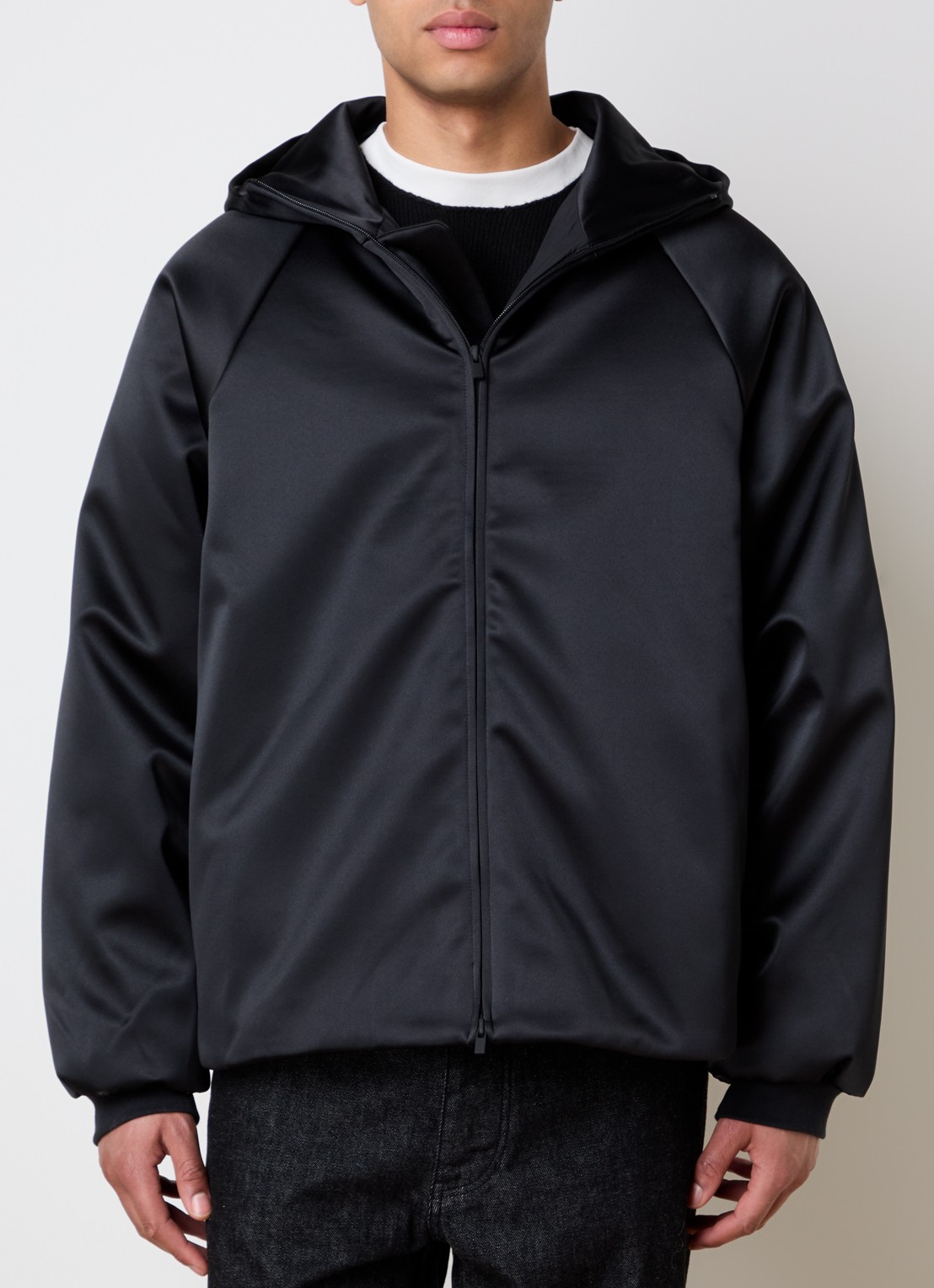 Fear of God Essentials Gewatteerd jack met capuchon - detail zwart