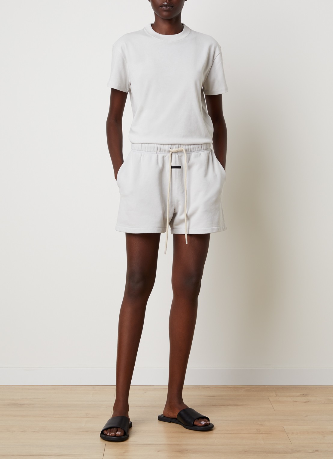 Fear of God Essentials High waist straight fit korte joggingbroek met steekzakken - voorkant 5 lichtblauw