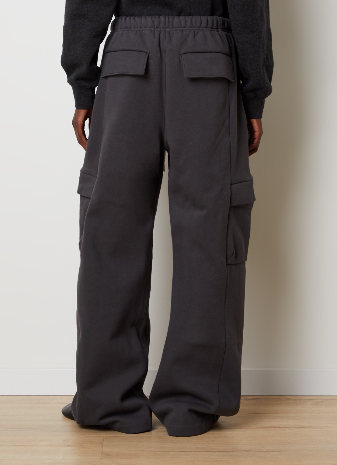 Fear of God Essentials High waist wide fit joggingsbroek met steekzakken - achterkant donkergrijs
