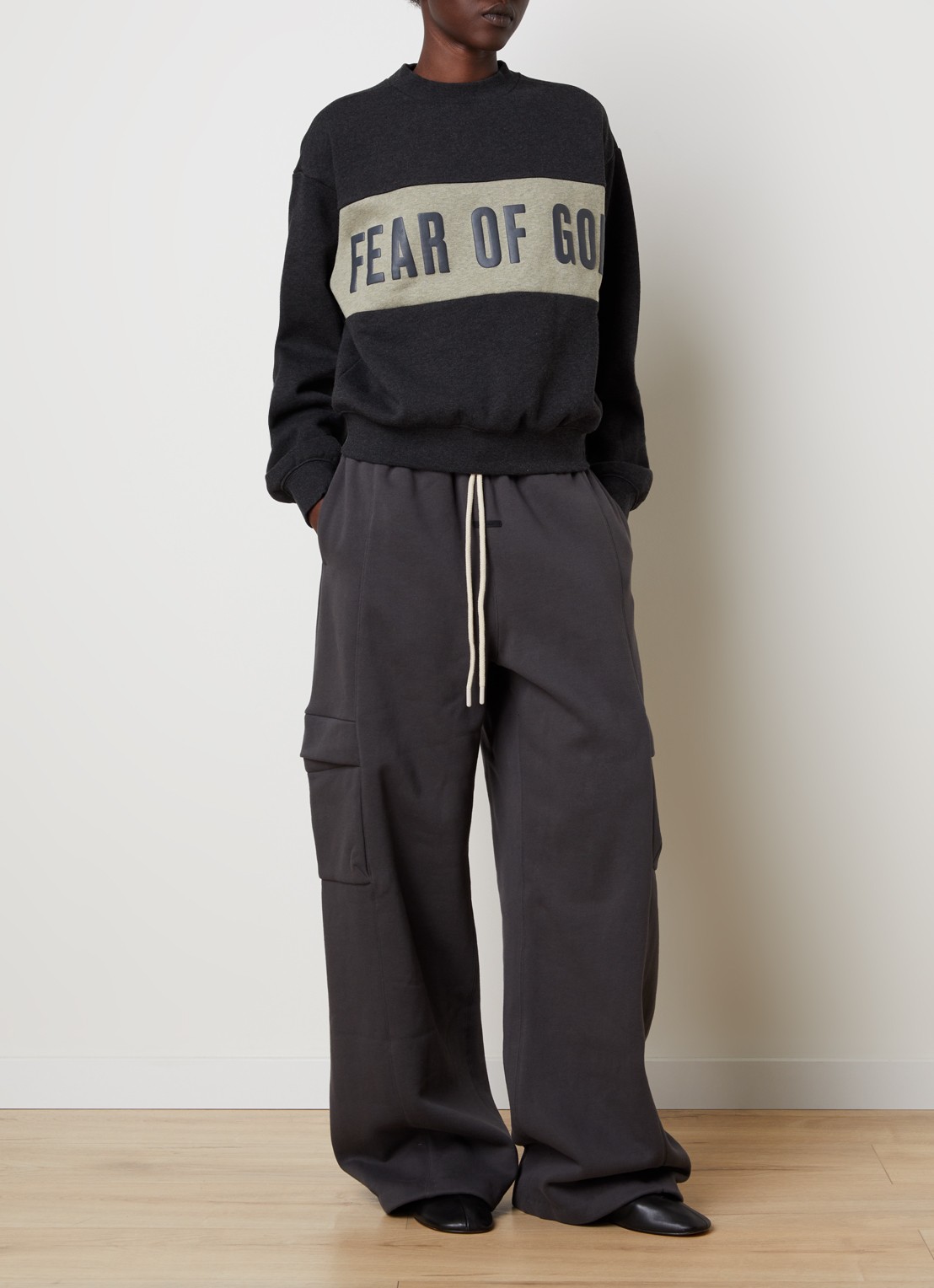 Fear of God Essentials High waist wide fit joggingsbroek met steekzakken - voorkant 3 donkergrijs