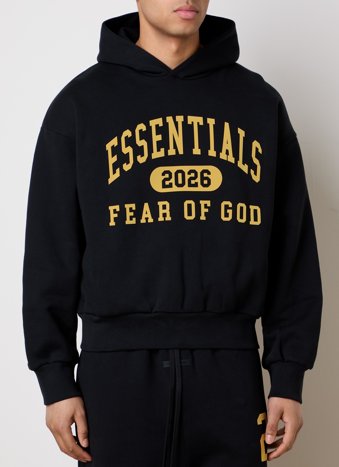 Fear of God Essentials Hoodie met flockprint - detail 2 zwart