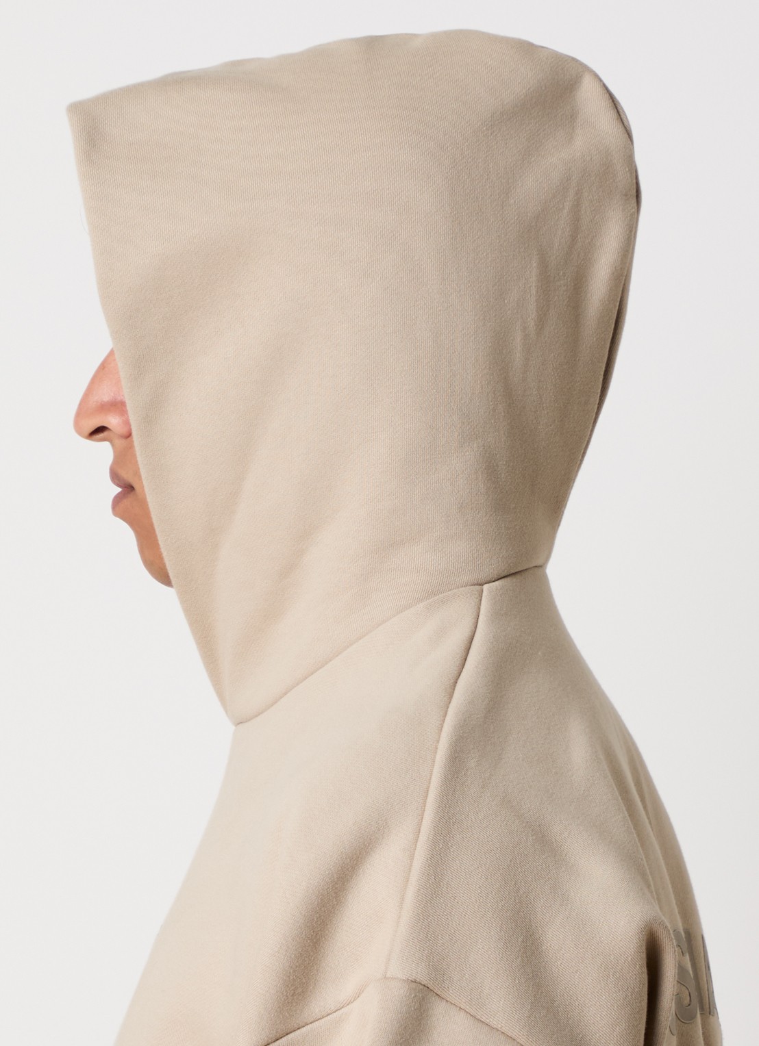 Fear of God Essentials Hoodie met logo- en backprint - detail 3 beige