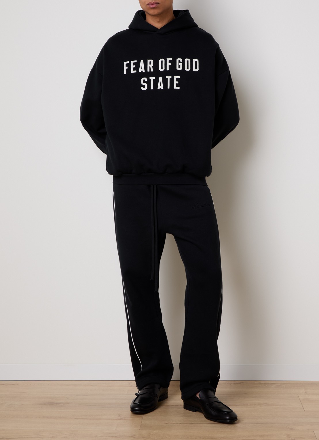 Fear of God Essentials Hoodie met logoborduring - voorkant 2 zwart