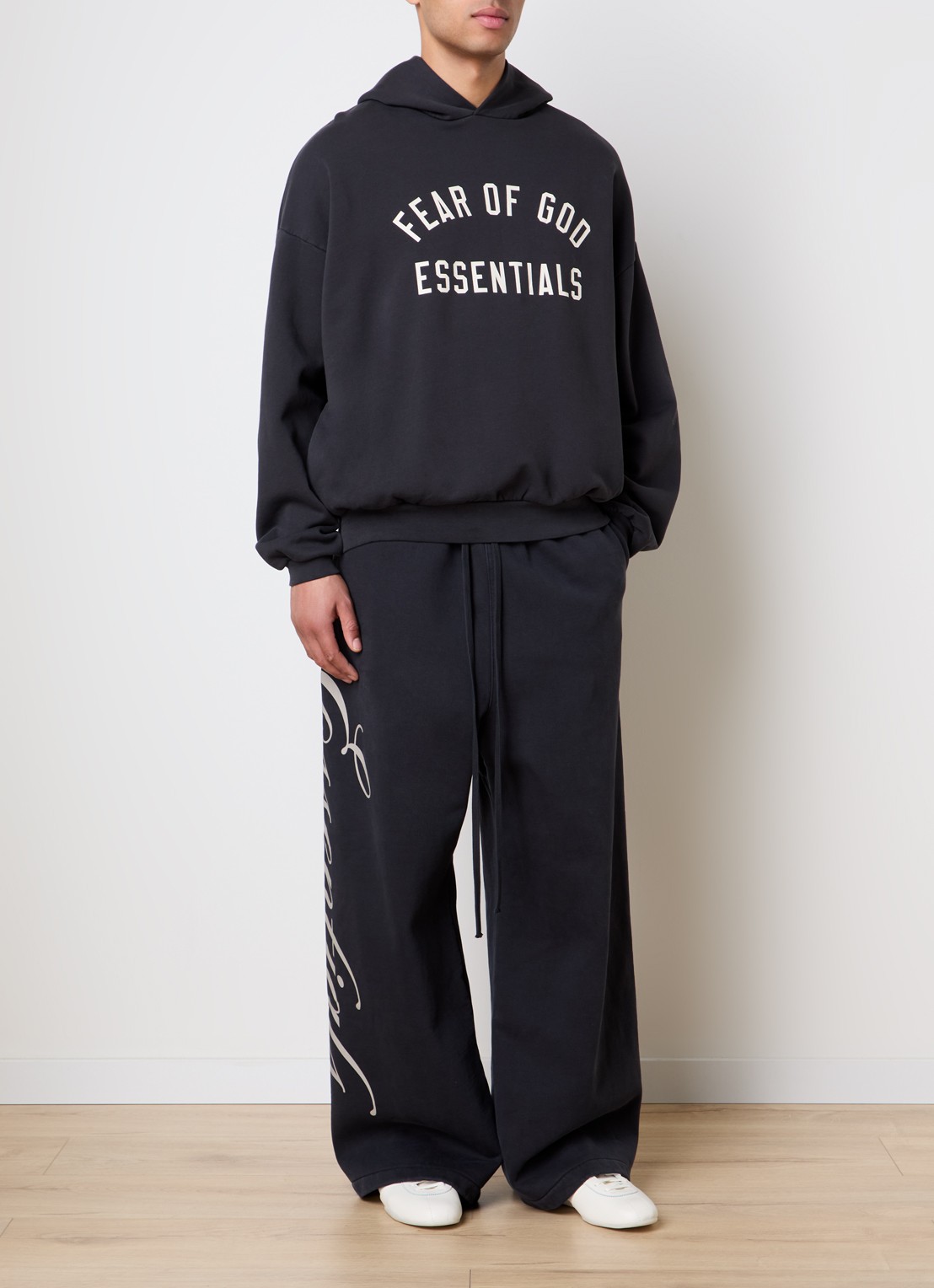 Fear of God Essentials Hoodie met logoborduring - voorkant 5 antraciet