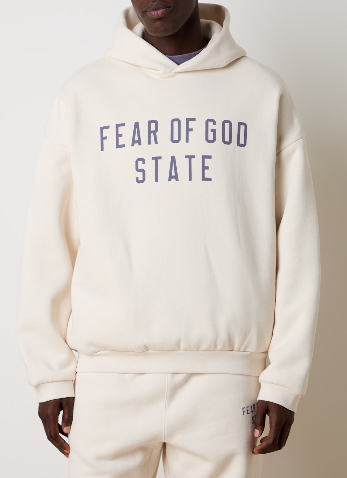 Fear of God Essentials Hoodie met logoprint - detail 2 creme