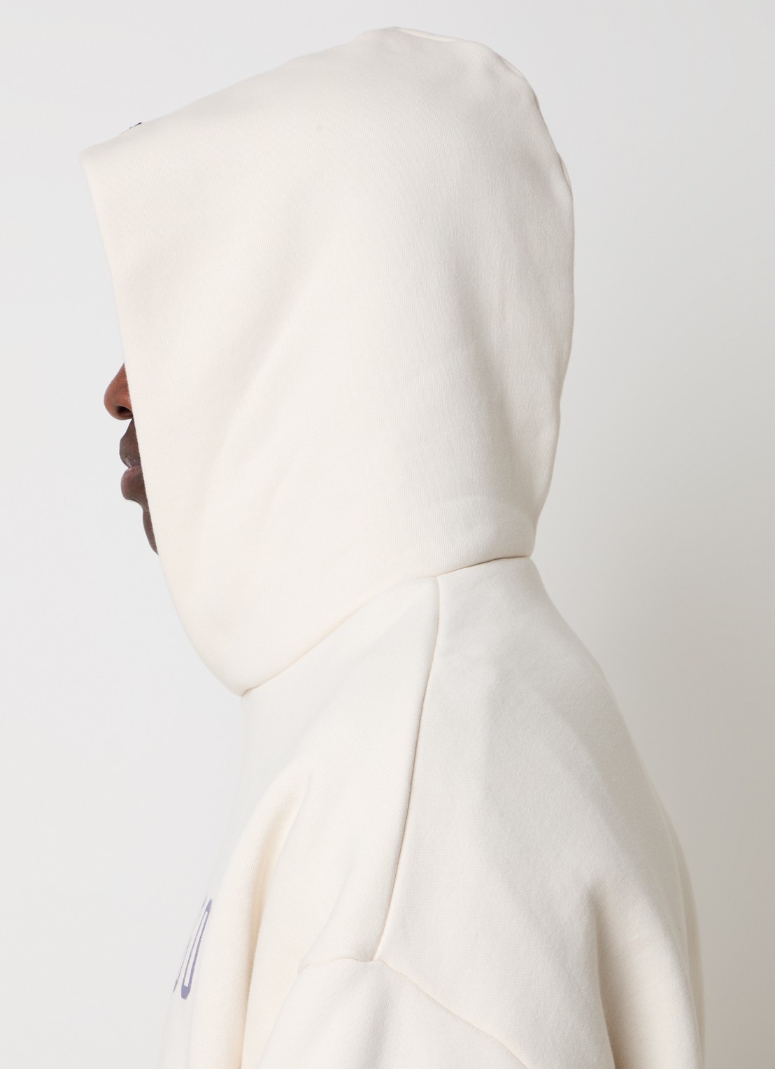 Fear of God Essentials Hoodie met logoprint - detail 3 creme