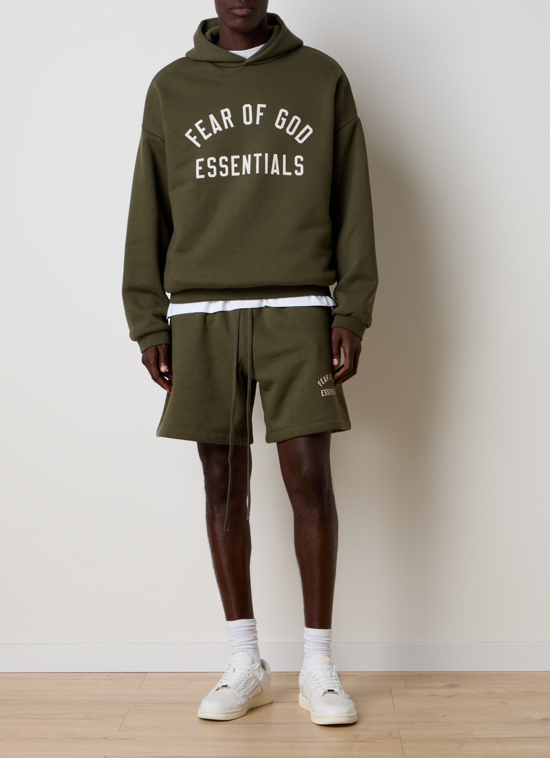 Fear of God Essentials Hoodie met logoprint - voorkant 5 bronsgroen