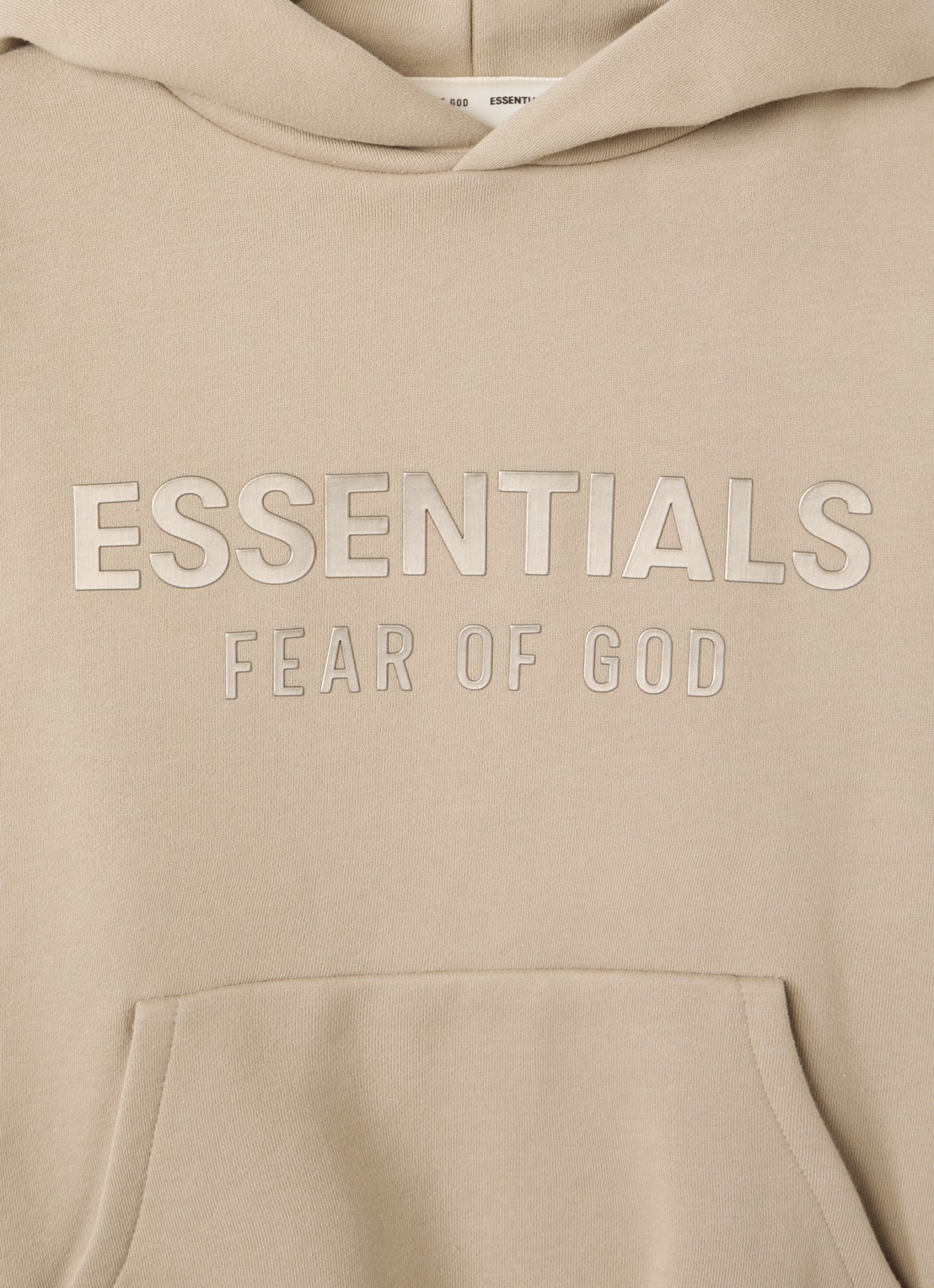 Fear of God Essentials Hoodie met logoprint - detail beige