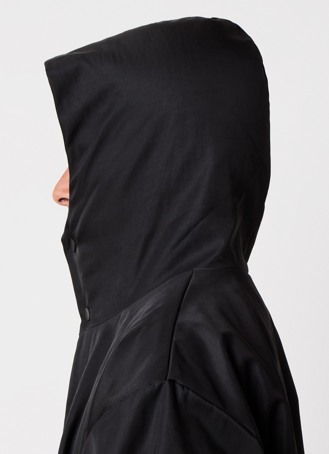 Fear of God Essentials Jack met backprint en capuchon - detail 4 zwart