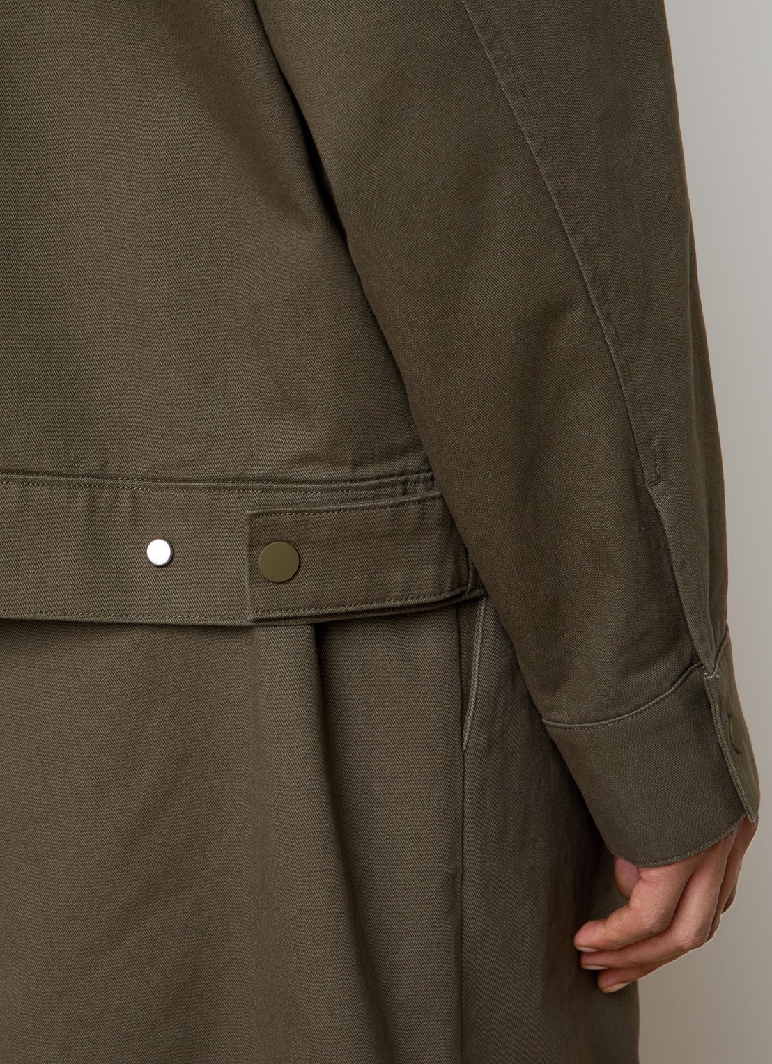 Fear of God Essentials Jack met steekzakken - detail 6 bronsgroen