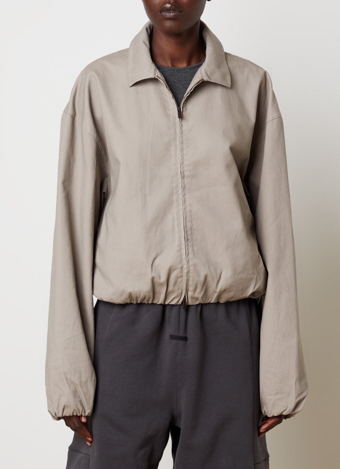 Fear of God Essentials Jack met steekzakken - detail 2 donkerbruin