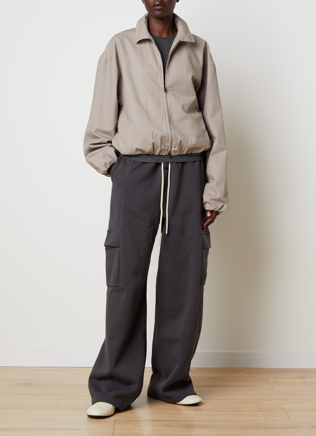 Fear of God Essentials Jack met steekzakken - voorkant 6 donkerbruin