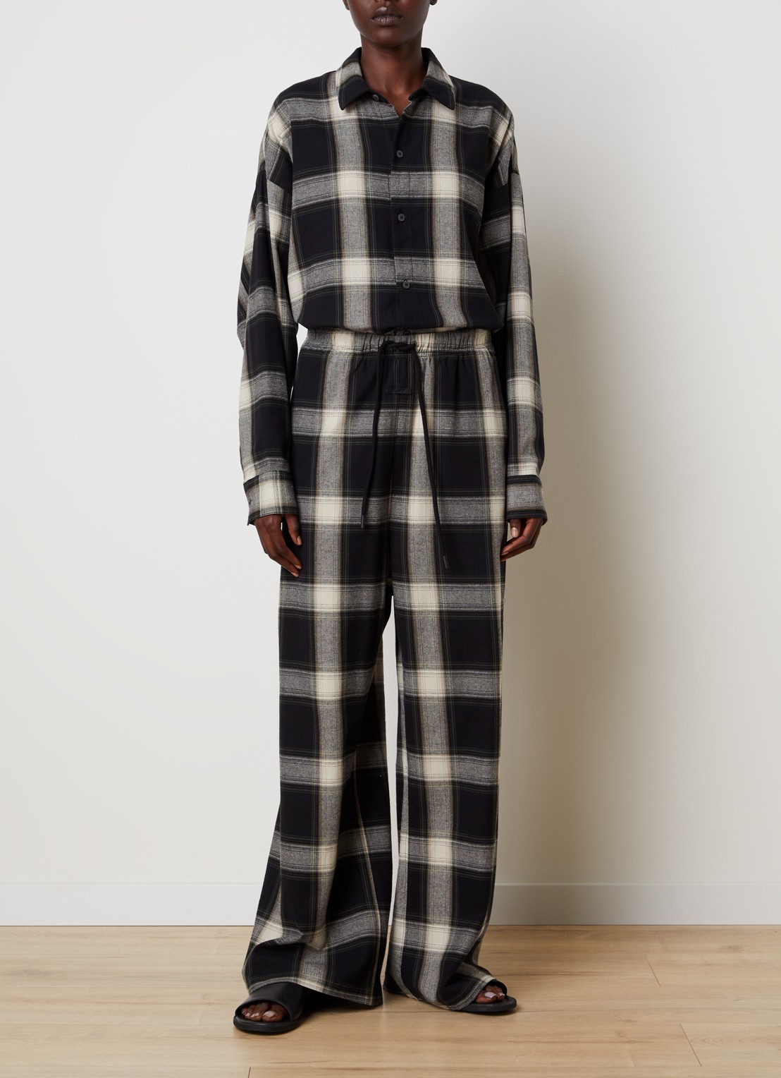 Fear of God Essentials Mid waist flared fit lounge joggingbroek met ruitdessin - voorkant 2 antraciet