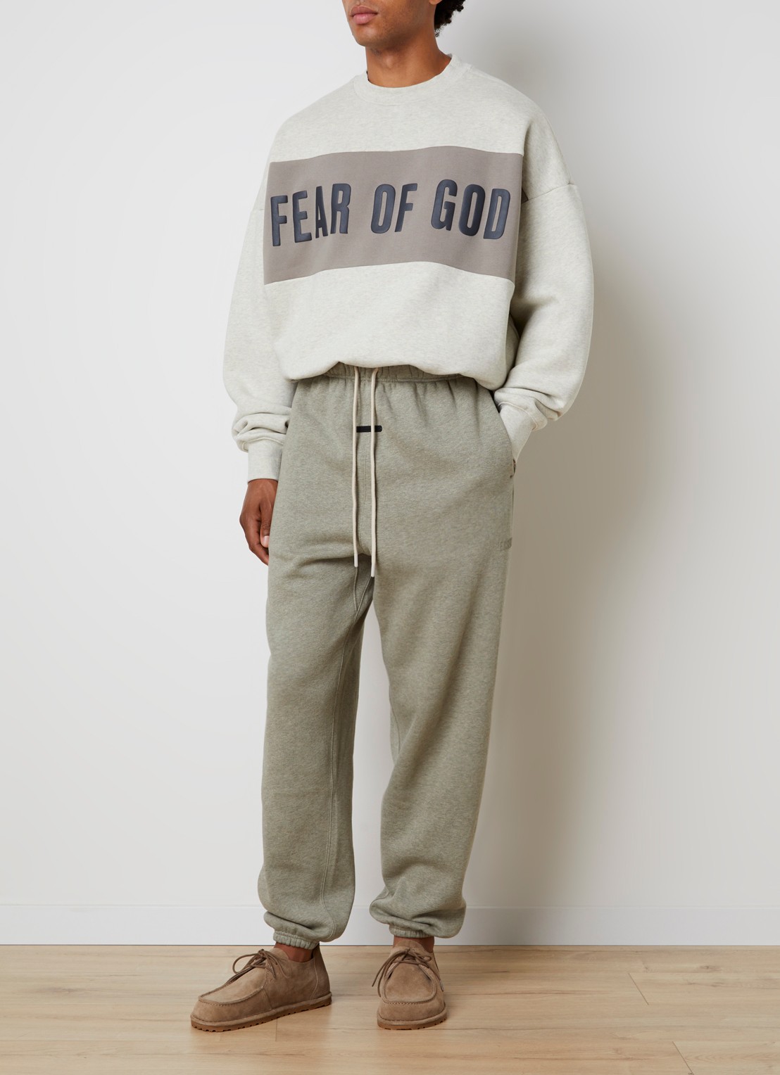 Fear of God Essentials Sweater met logoprint - voorkant 2 beige
