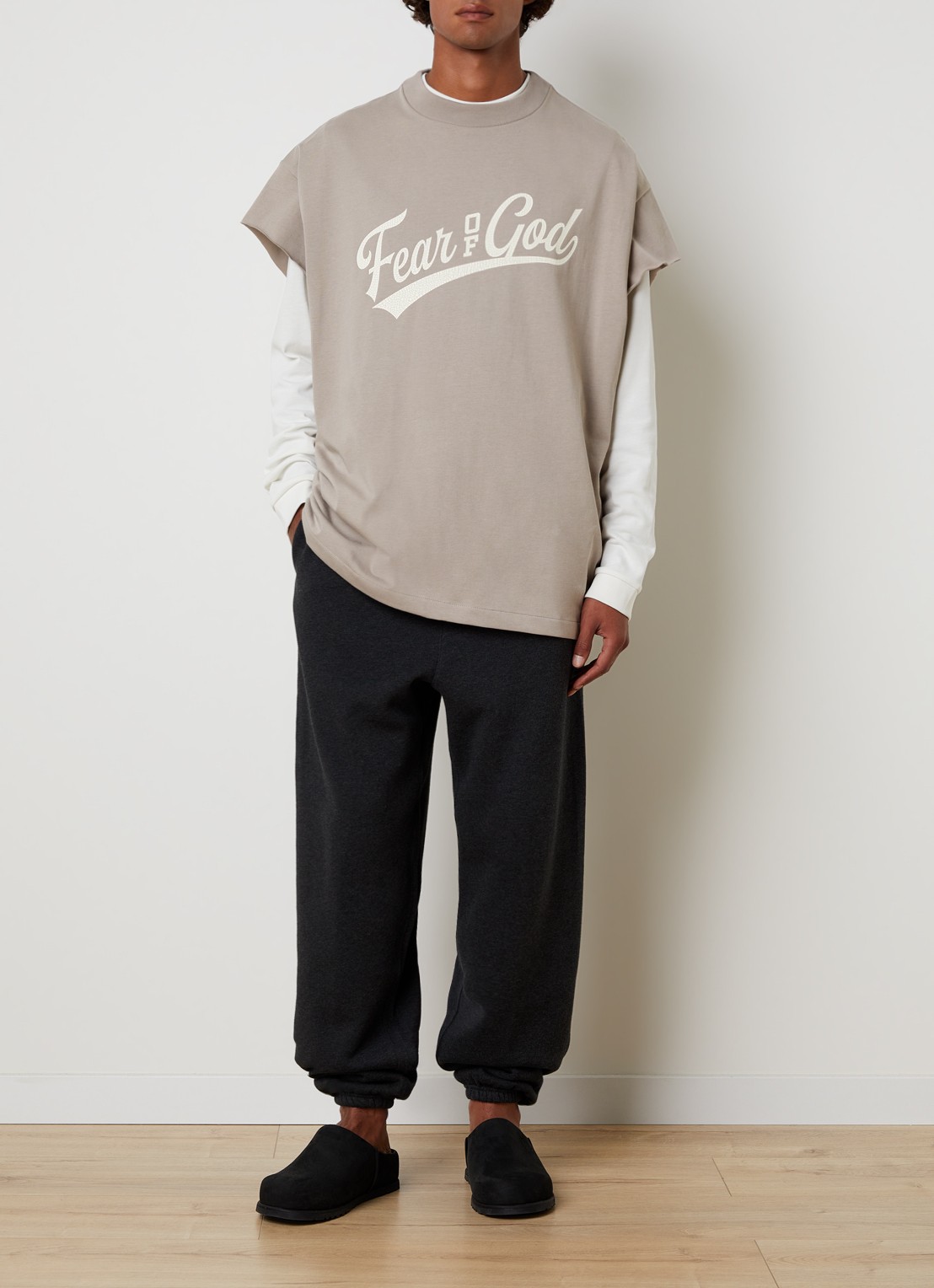 Fear of God Essentials T-shirt met front- en backprint - voorkant 5 donkerbeige