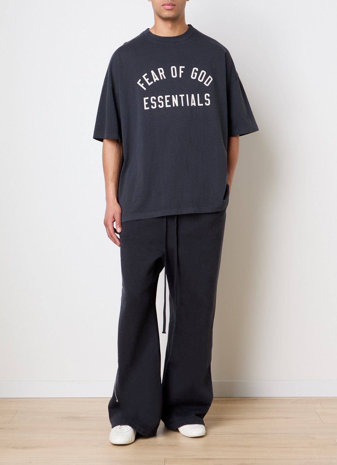 Fear of God Essentials T-shirt met logo- en backprint - voorkant 4 antraciet