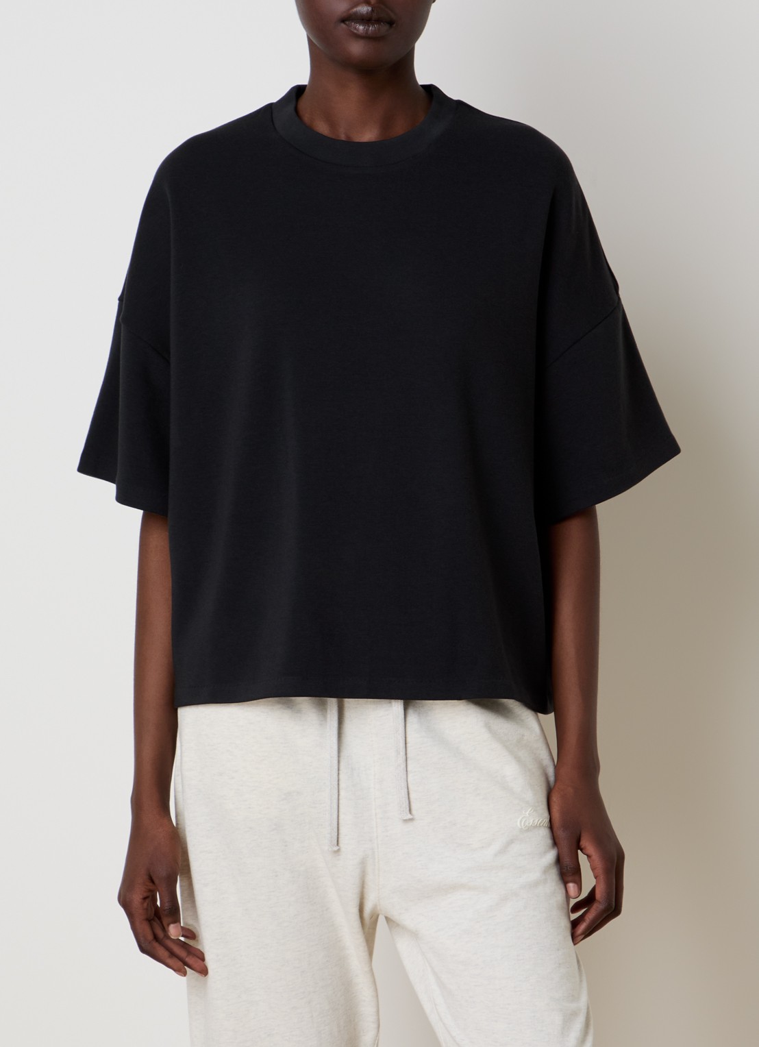 Fear of God Essentials T-shirt met logo en ronde hals - detail zwart