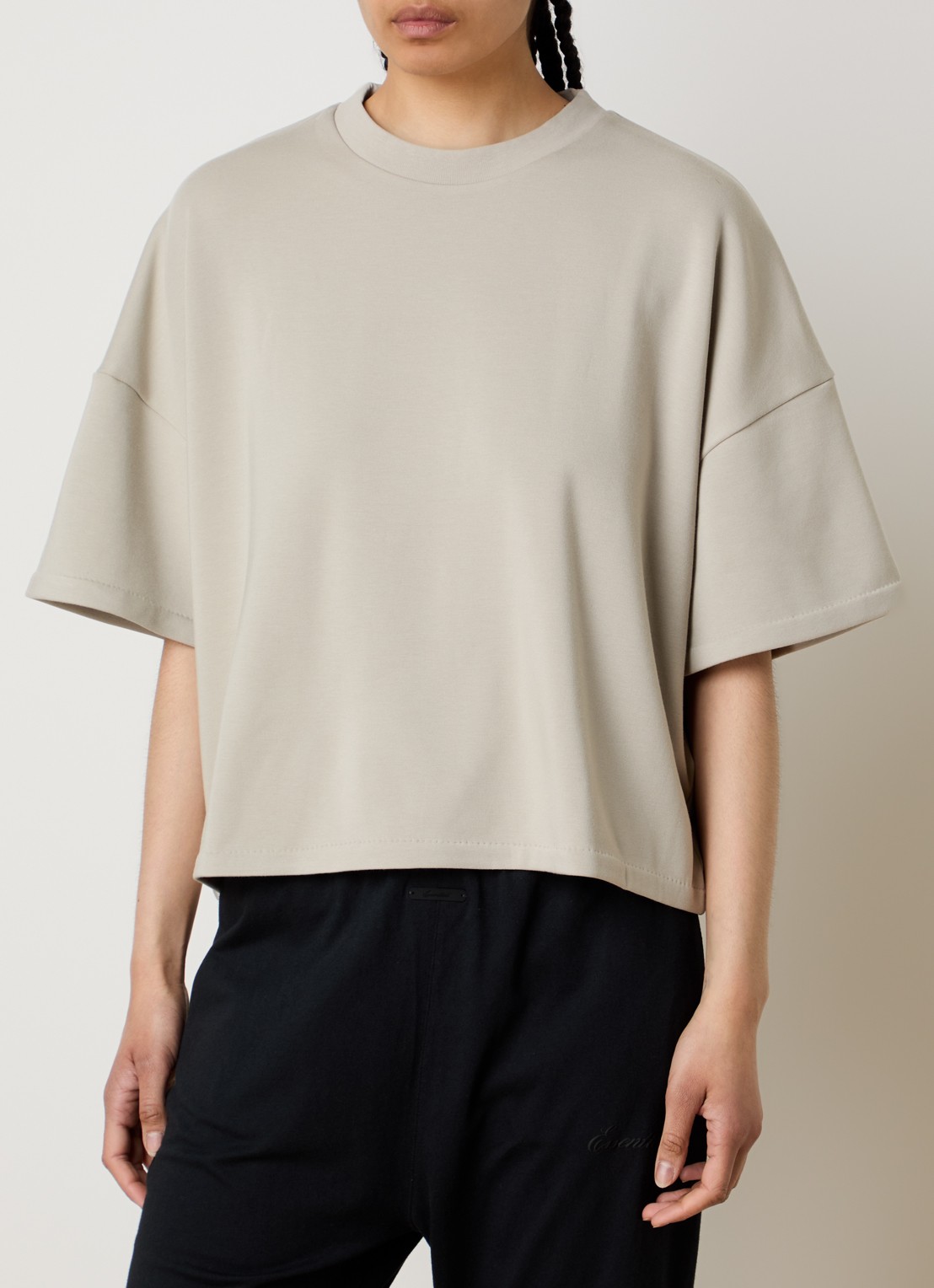 Fear of God Essentials T-shirt met logo en ronde hals - detail 2 beige